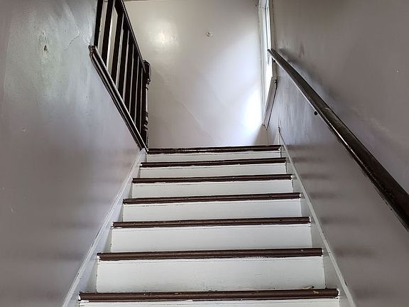 3rd image of 47 Southampton St #2
