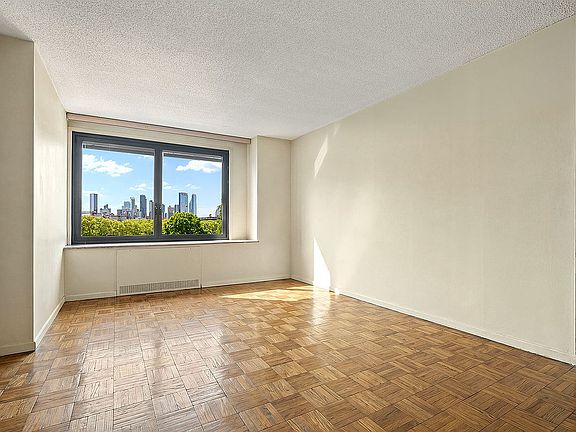 5th image of 531 Main St APT 503