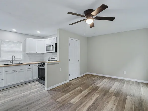 422 Waco Ave N, League City, TX 77573