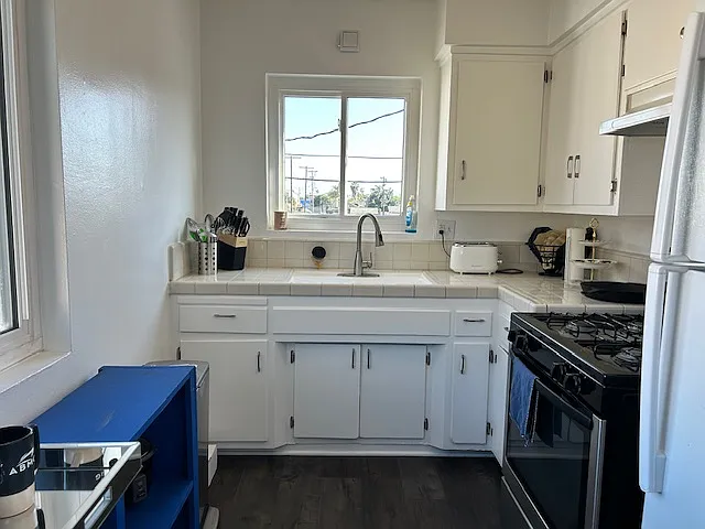 444 E 92nd St #4 — Photo 25