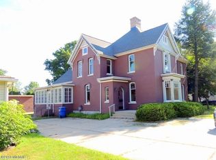 306 E Washington St, Greenville, MI 48838