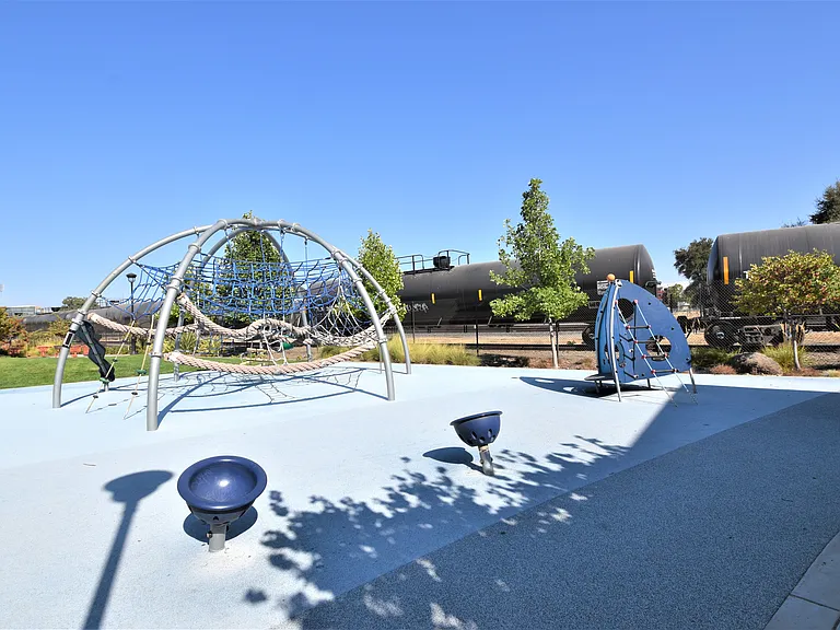 845 Bronze Ln — Photo 40