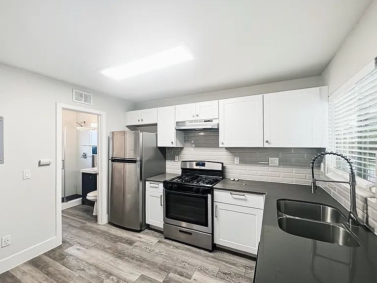 631 N 4th Ave #9 — Photo 8