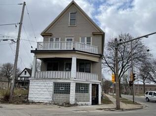2475 W Hopkins St, Milwaukee, WI 53206