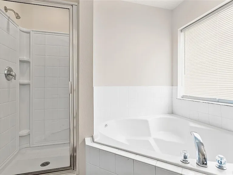 239 Carrera Ave — Photo 28