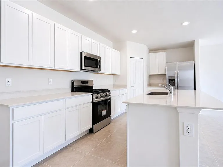 371 Artemis St — Photo 4