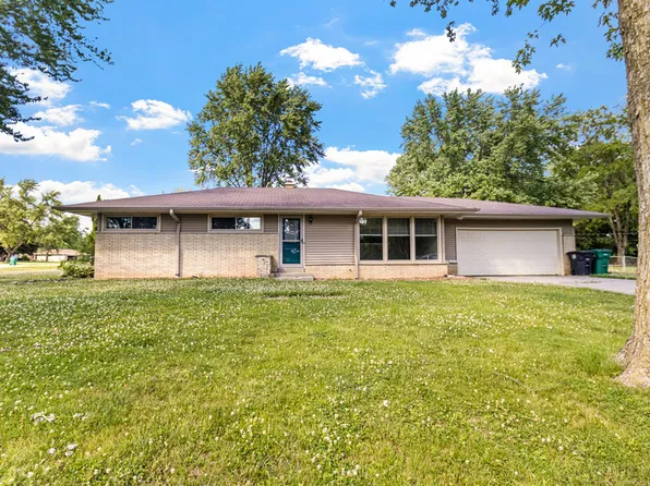 N58W18330 Juniper Ln, Menomonee Falls, WI 53051