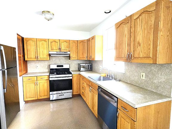 2nd image of 438 Columbia Ave Floor 2