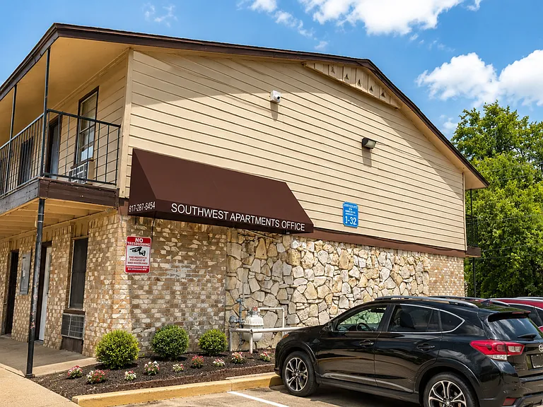 Southwest Apartments - Comfortable living in the heart of Euless — Photo 15