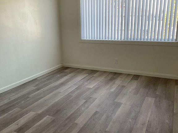 2nd image of 879 Center St APT 7