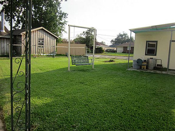 5th image of 1012 Teakwood Dr