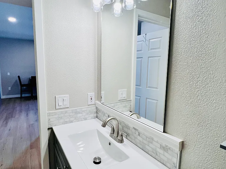 8555 W Russell Rd #1002 — Photo 32