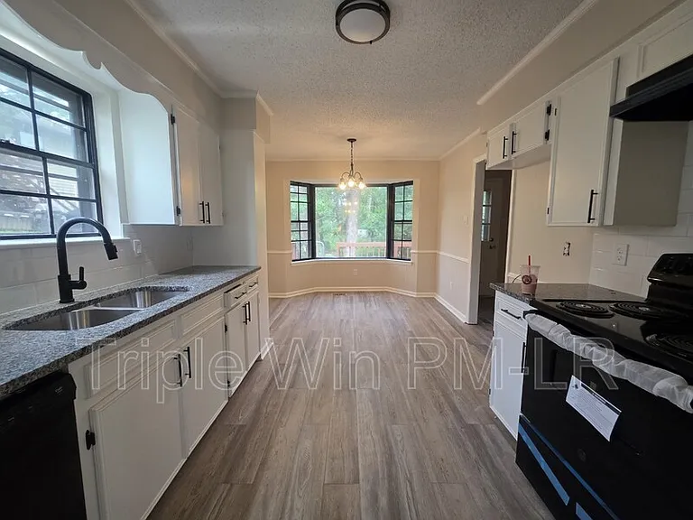 12320 Shawnee Forest Dr — Photo 11