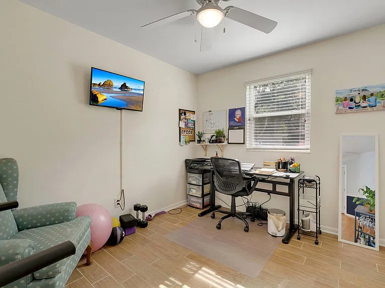 310 Lancaster Dr — Photo 12
