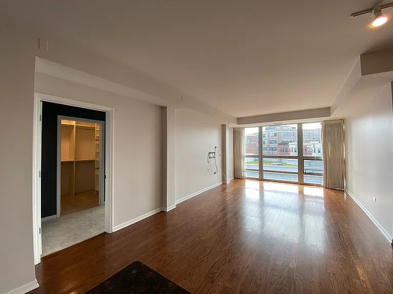 744 W Fullerton Ave #401 — Photo 7