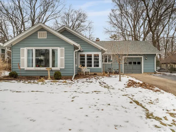 323 Illinois Ave, Batavia, IL 60510