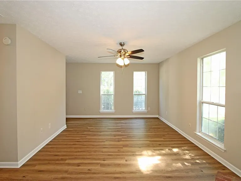 1334 Ambercrest Way — Photo 4