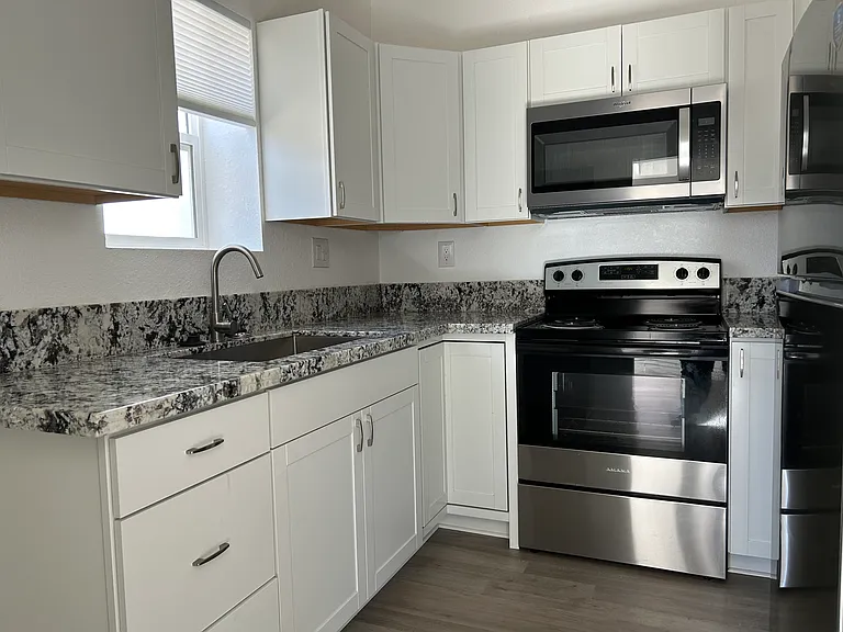524 C St #B — Photo 2