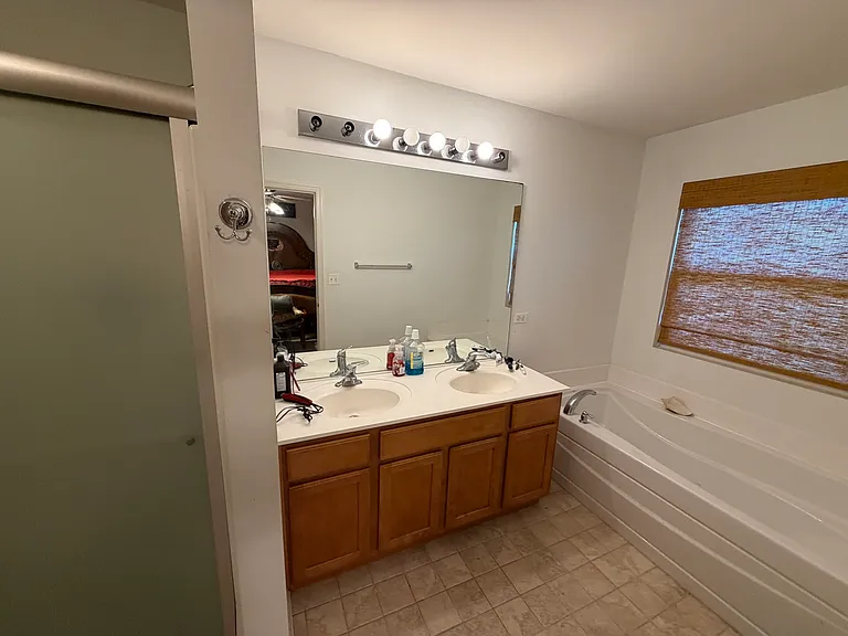 465 Metropolitan St — Photo 11