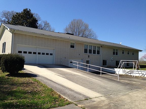 3 Car Garage, concrete drive