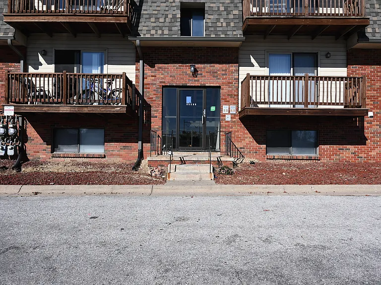 108 Blondo — Photo 37