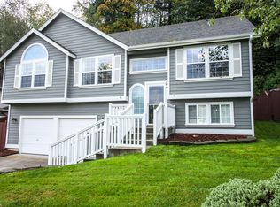 2065 Miss Ellis Loop NE, Poulsbo, WA 98370