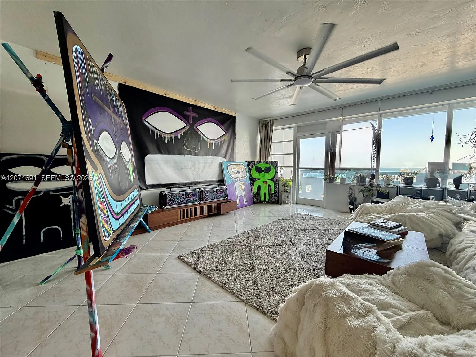 Hollywood Towers Condo — Photo 3