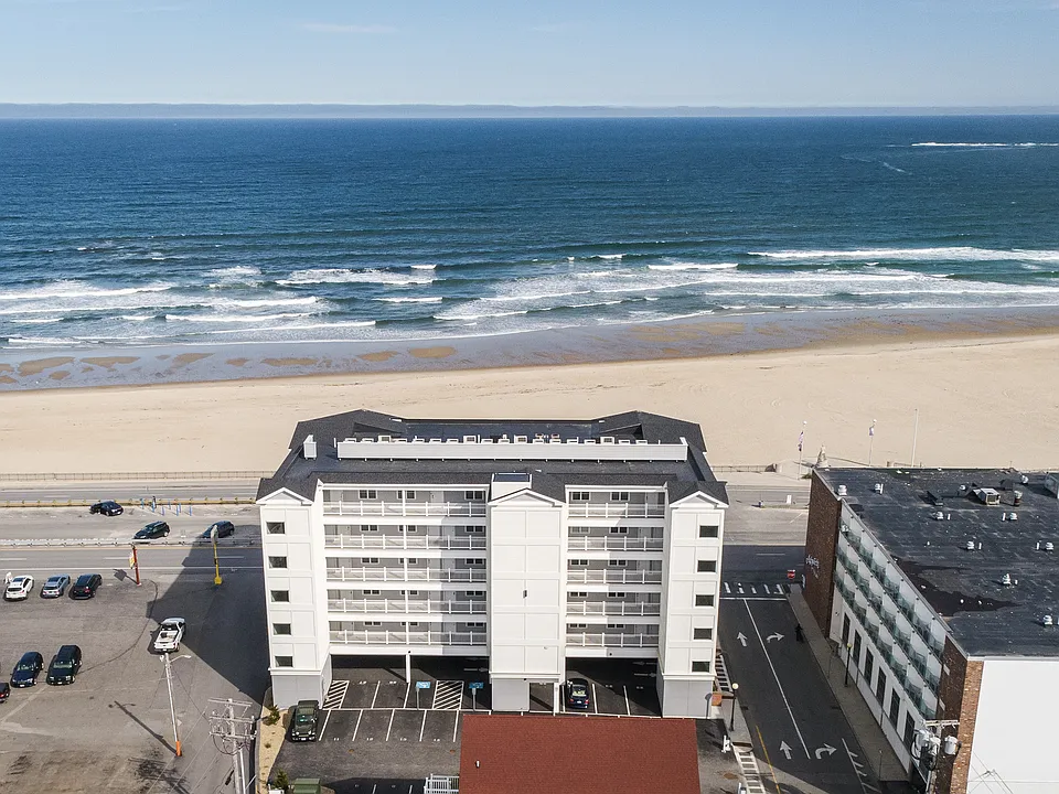 315 Ocean Blvd #403