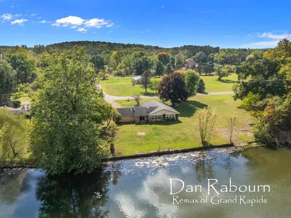 3261 River Ln, Hastings, MI 49058