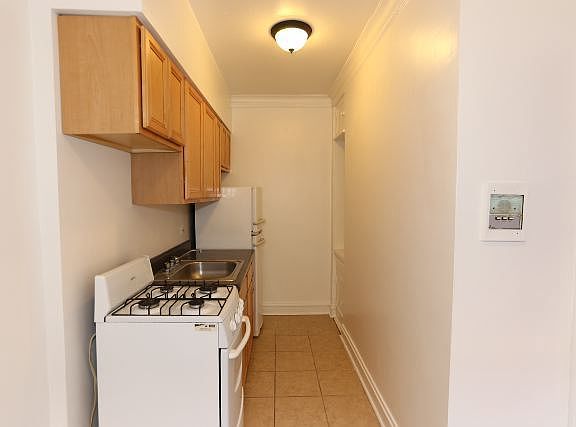 2nd image of 4641 N Paulina St #307