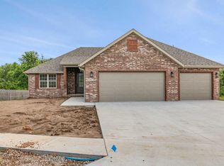 3818 W Stonehinge Dr, Springfield, MO 65807