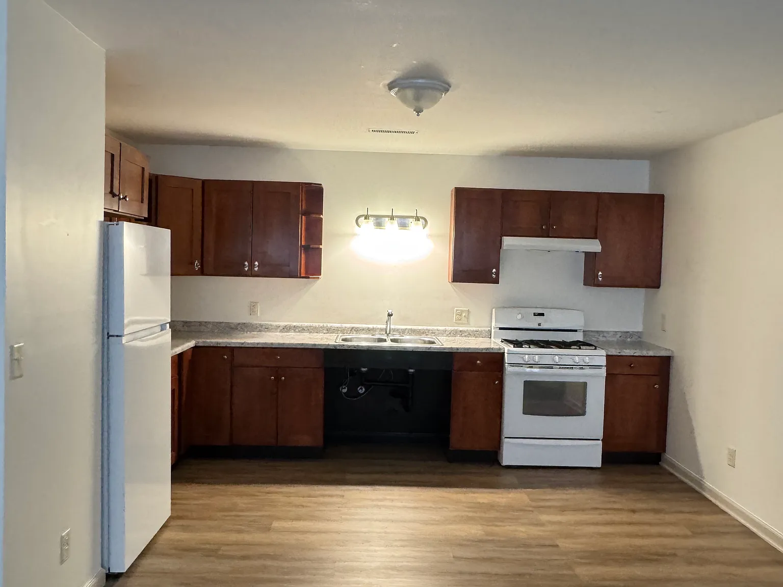 3 bed, 1200 sqft, $1,433 — Photo 3