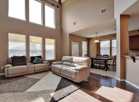 5th image of 2211 Garlic Creek Dr