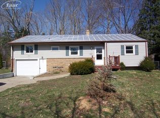 400 Cynthia Dr, Flushing, MI 48433