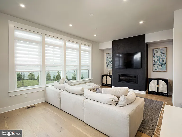 304 Squire Dr — Photo 14