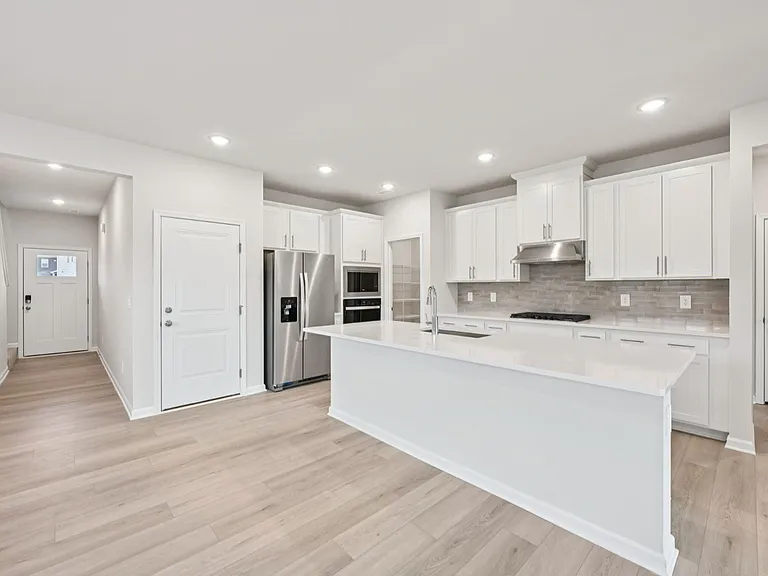 1041 Saint Lawrence Dr — Photo 5