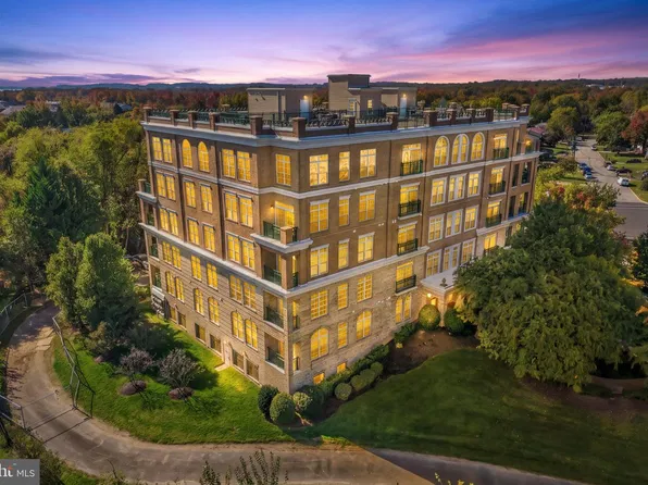 810 Belmont Bay Dr APT 105, Woodbridge, VA 22191