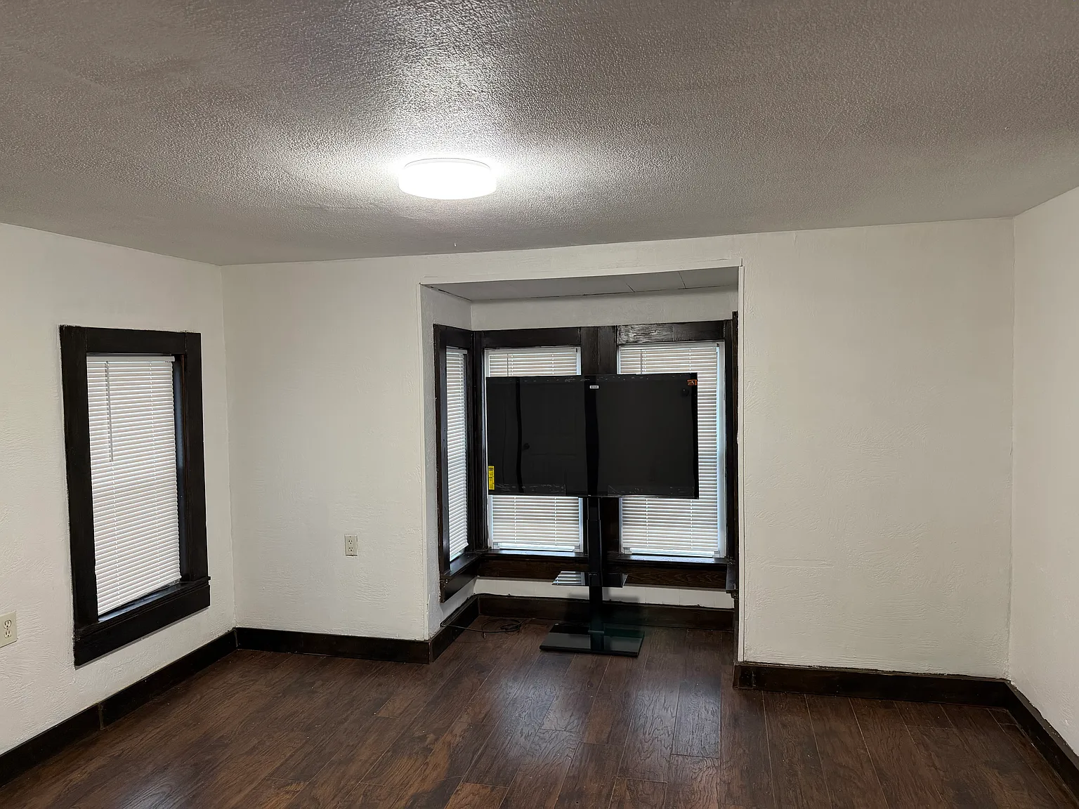 102 Main St — Photo 3