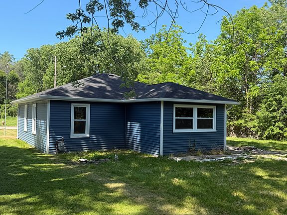 3rd image of 12603 Summerland Ave