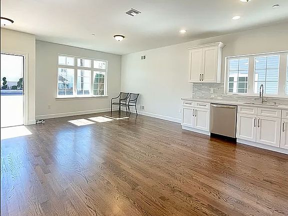 3rd image of 72 Harris Ln #2