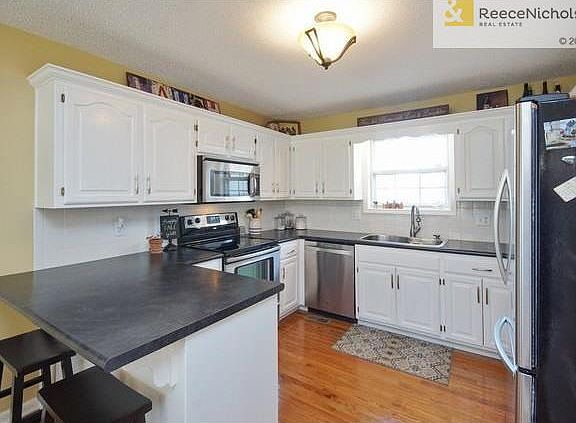 5th image of 2208 NE Maybrook Dr