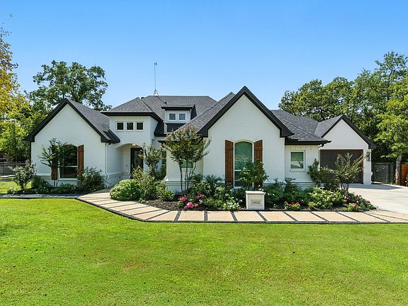 2nd image of 1001 Trinity Oaks Rd