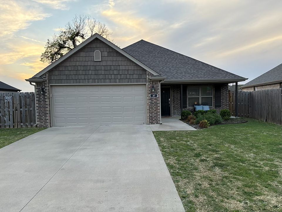 1st image of 37 S Geranium Ln