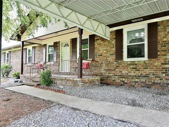 8 Sommerset Ct, Phenix City, AL 36869