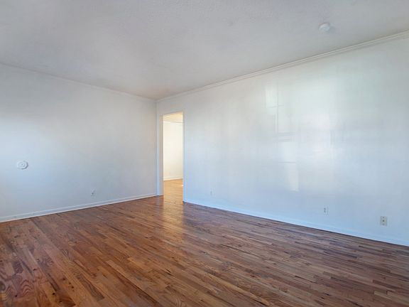 3rd image of 410 Newman Dr