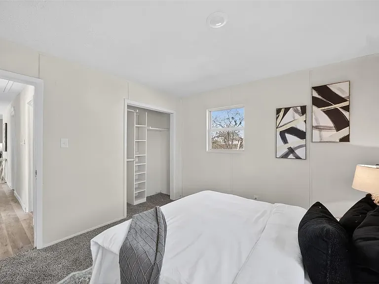 2020 Midlake Ln — Photo 10