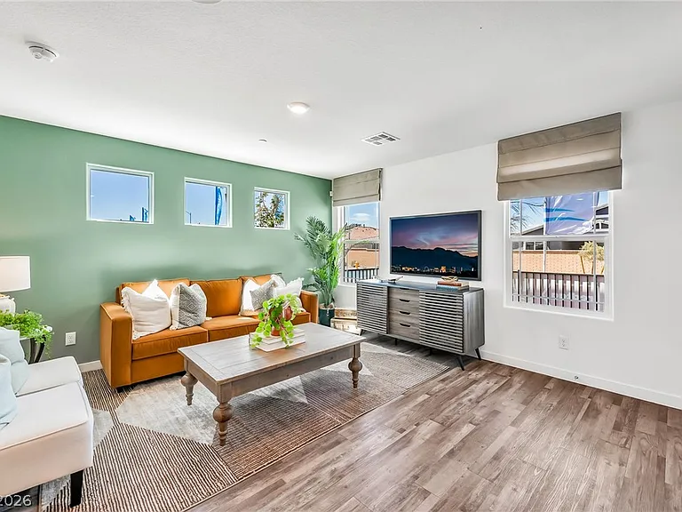 914 Rosy Starling St — Photo 6