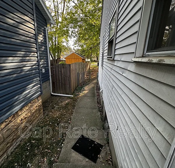 322 S Powell Ave — Photo 20