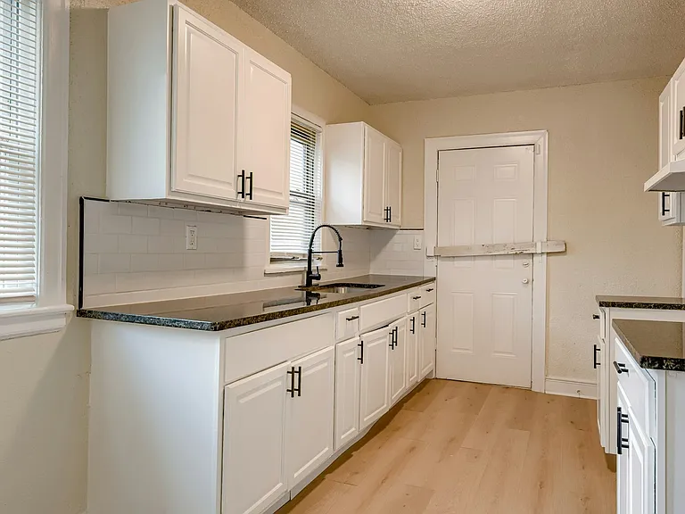 6212 Walrond Ave — Photo 9