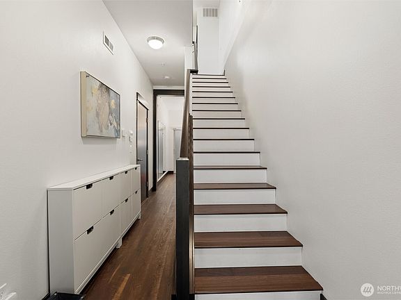 2nd image of 4000 NE 3rd Place